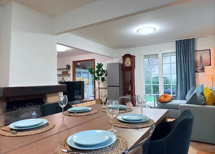 Beautiful House With Garden, Game, Gym, Terrace&parking 公寓 施特拉森