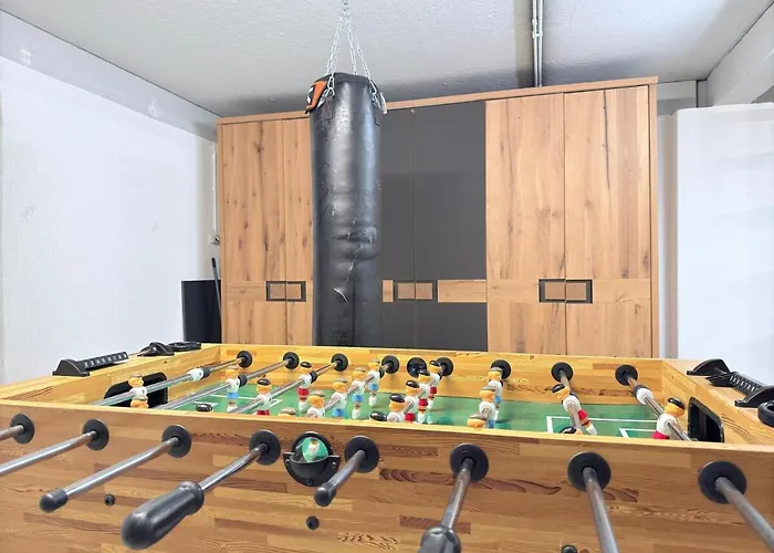 Beautiful House With Garden, Game, Gym, Terrace&parking * 施特拉森