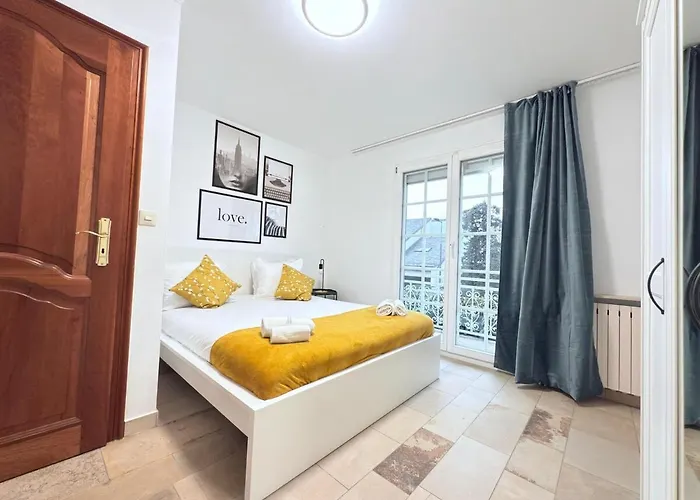 Beautiful House With Garden, Game, Gym, Terrace&parking 施特拉森