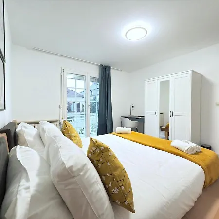 Beautiful House With Garden, Game, Gym, Terrace&parking 아파트 *