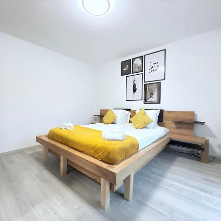 Apartment Beautiful House With Garden, Game, Gym, Terrace&parking Strassen