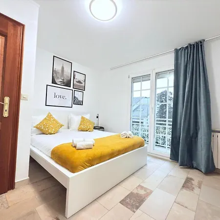 Beautiful House With Garden, Game, Gym, Terrace&parking 스트라센