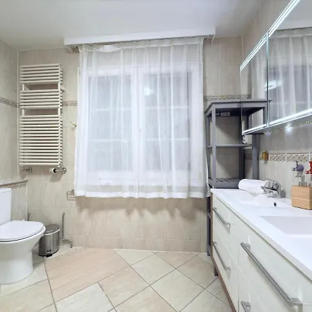 Apartment Beautiful House With Garden, Game, Gym, Terrace&parking