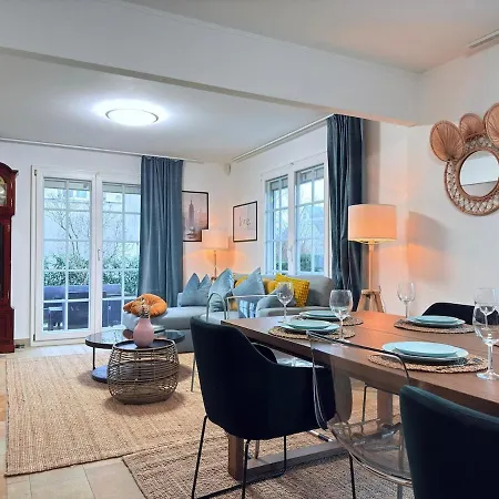 Beautiful House With Garden, Game, Gym, Terrace&parking 아파트 스트라센